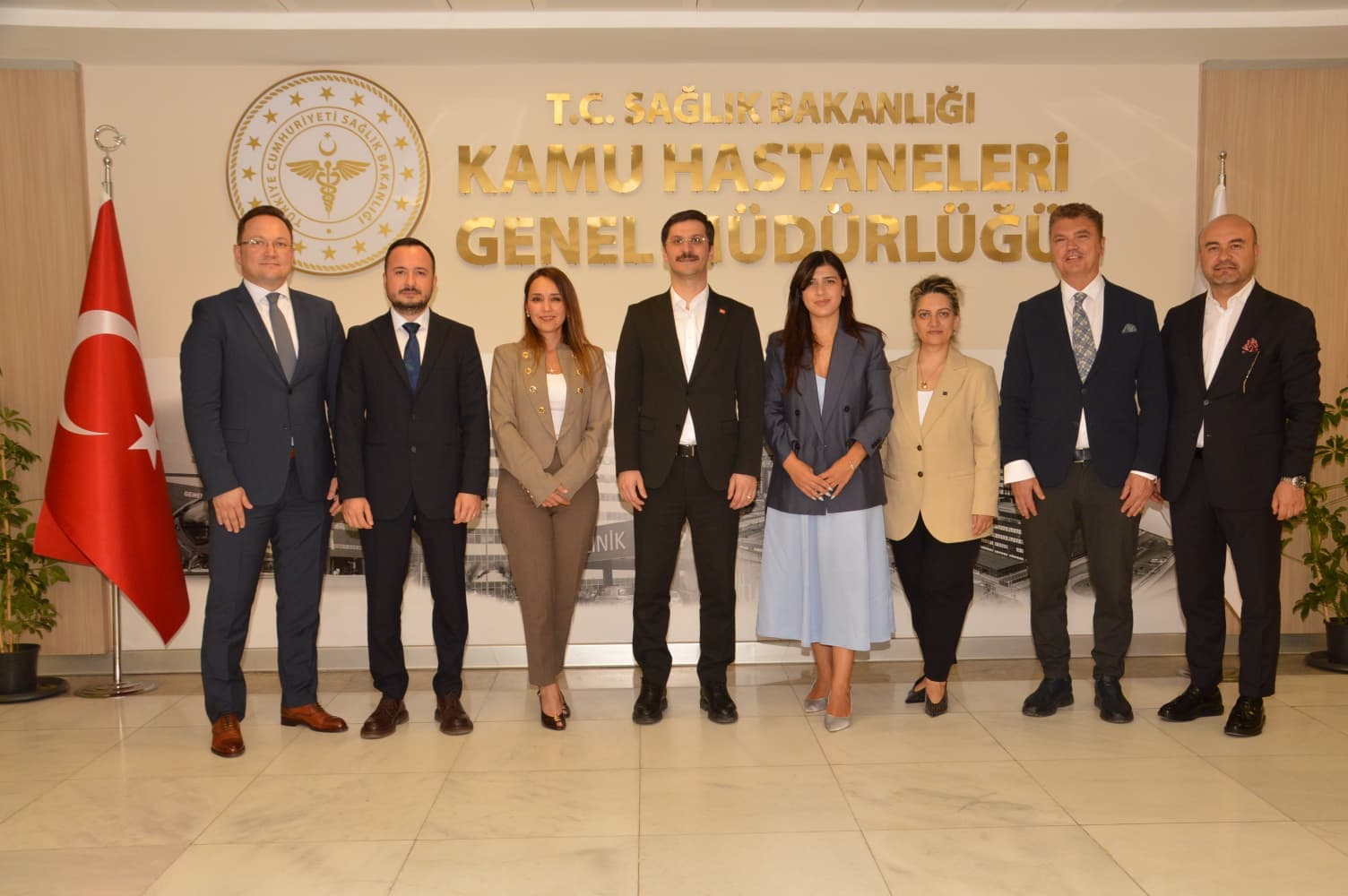 T.C. Sağlık Bakanlığı Kamu Hastaneleri Genel Müdürlüğü Genel Müdürü Sayın Doç. Dr. Muhammed Emin DEMİRKOL’u makamında ziyaret ettik.